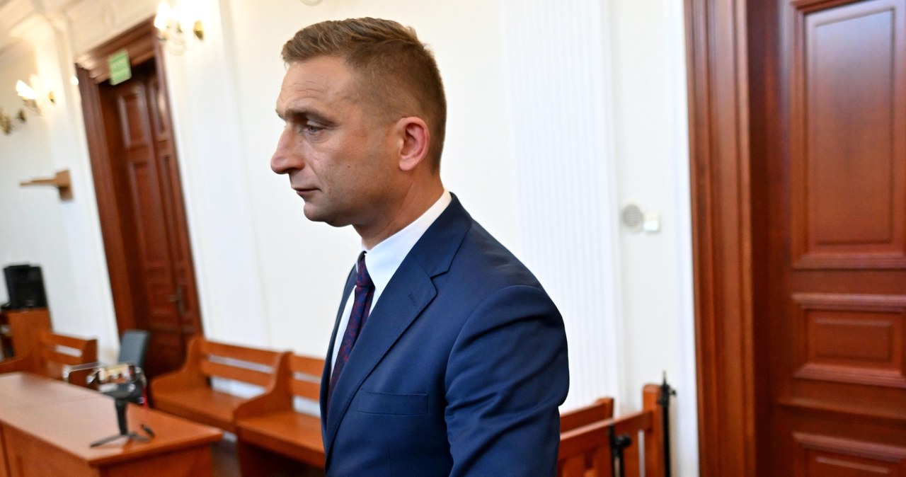Robert Bąkiewicz oskarżony o uszkodzenie zabytku