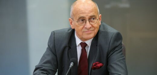 Rau zaznawał przed komisją ds. afery wizowej. Mówił o „kaskadzie fake newsów”