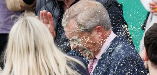 Nigel Farage oblany mlecznym koktajlem na starcie kampanii