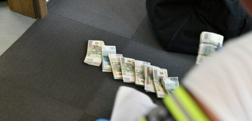 Handlowali narkotykami. Policja zatrzymała ich w centrum miasta
