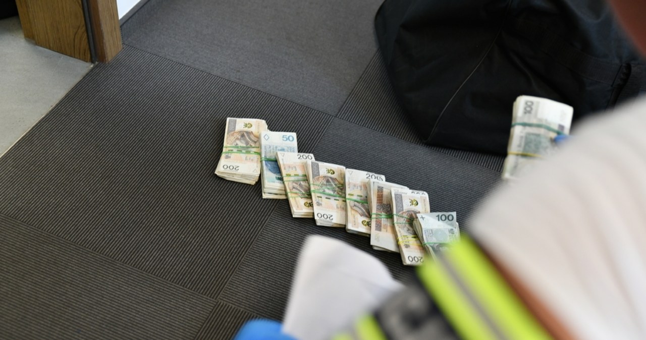 Handlowali narkotykami. Policja zatrzymała ich w centrum miasta