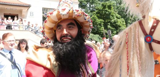 Lajkonik z orszakiem znów na ulicach Krakowa