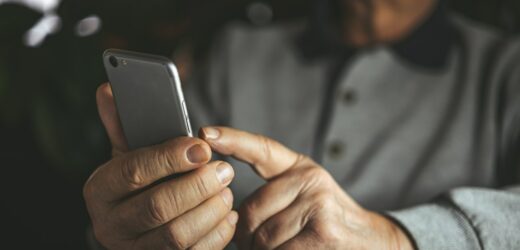 ​83-latek stracił ponad 100 tys. zł