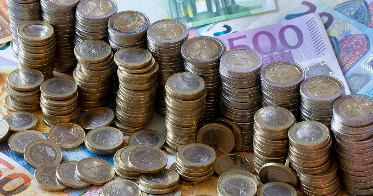 Ile zarabia europoseł?
