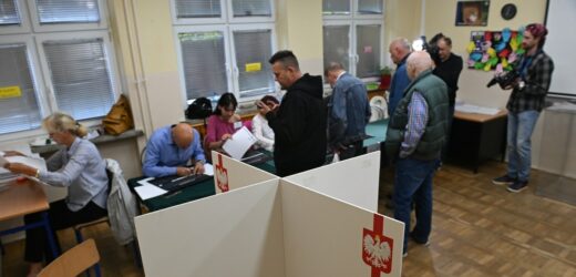 Polacy wybierają europosłów. Głosowanie przebiega bardzo spokojnie