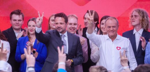 Znamy wyniki late poll. Zmalała przewaga KO nad PiS-em