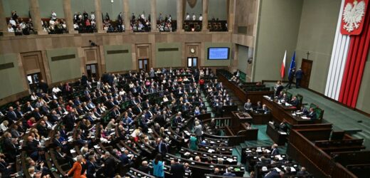 Nowo wybrani europosłowie opuszczą Sejm. Kto za nich?