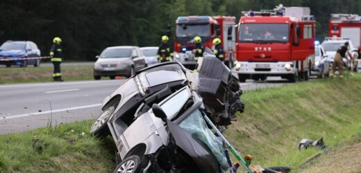 Czołowe zderzenie tira z busem. 4 osoby zginęły