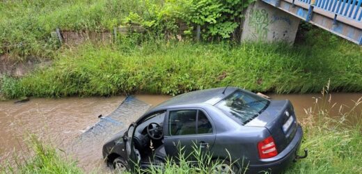 Tarnów: Auto wjechało do potoku