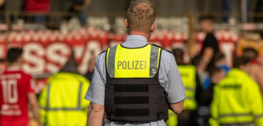 Kibice deponują paszporty, policja się mobilizuje przed meczem Serbia-Anglia