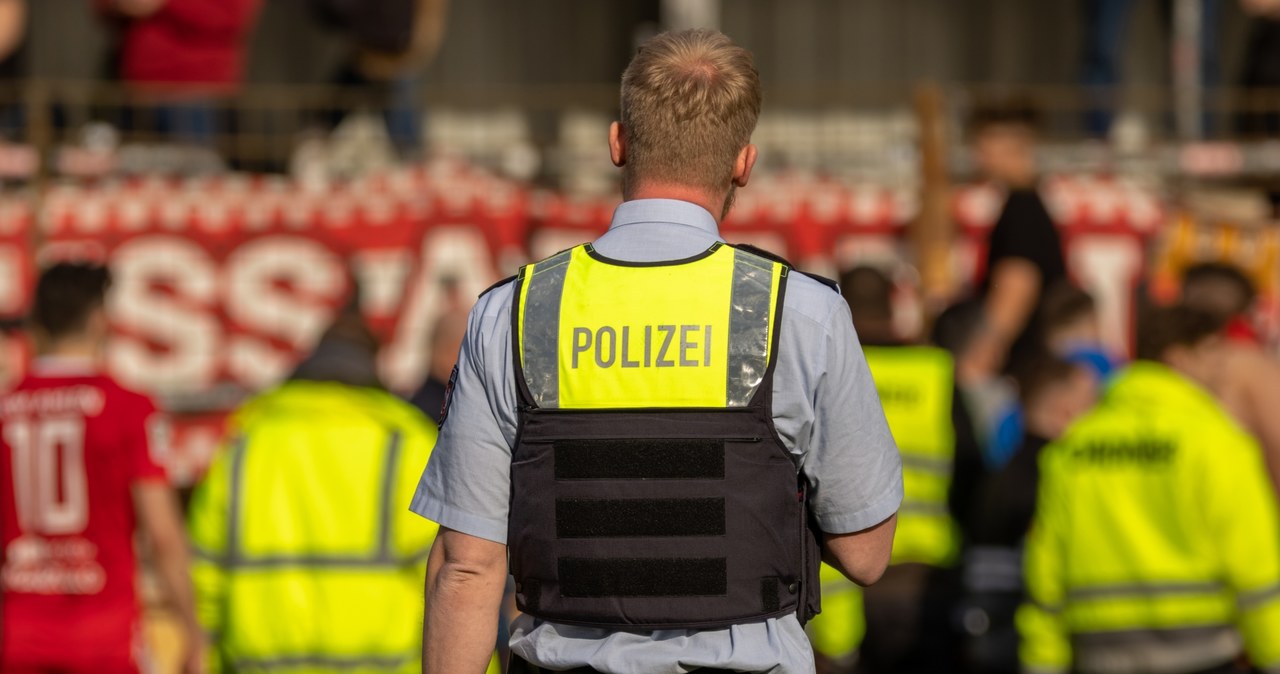 Kibice deponują paszporty, policja się mobilizuje przed meczem Serbia-Anglia