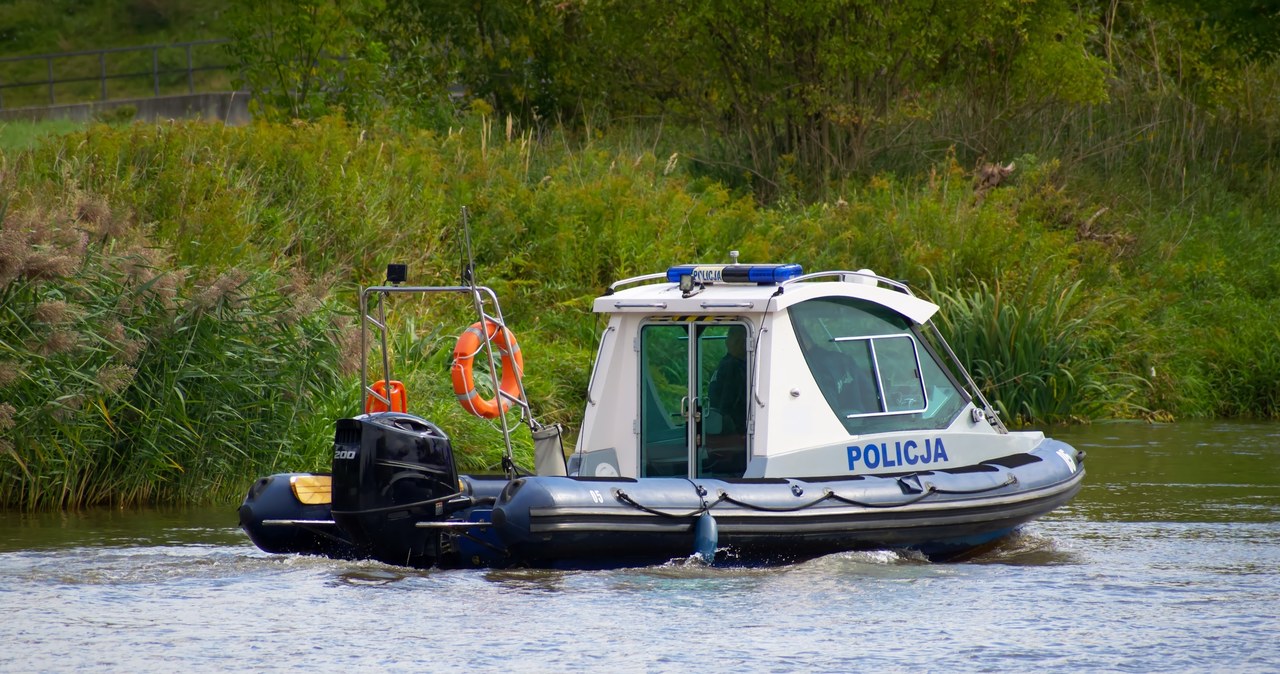Tragedia na jeziorze Łabędź. Wędkarz wypadł z łódki