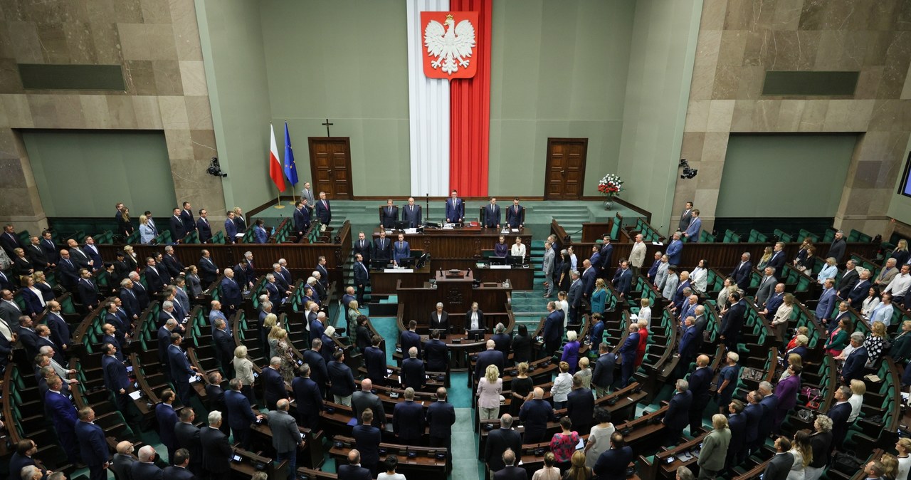 W Sejmie brakuje 25 posłów. Kiedy obrady w pełnej obsadzie?