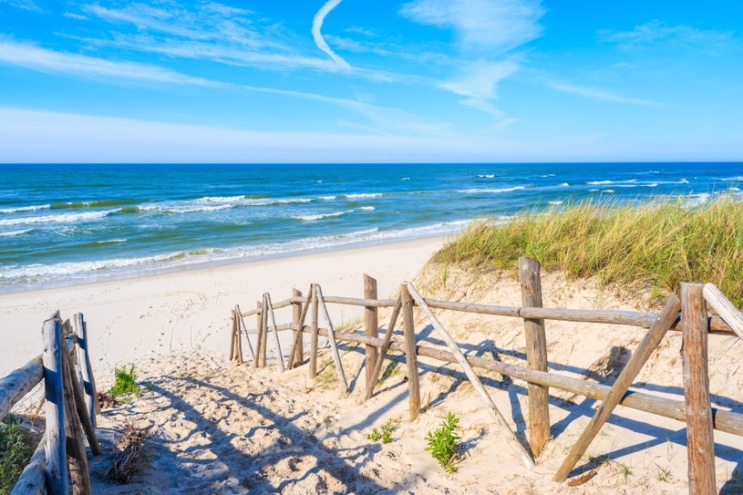 Bez parawanów i tłumu plażowiczów. 10 urokliwych miejsc nad polskim morzem