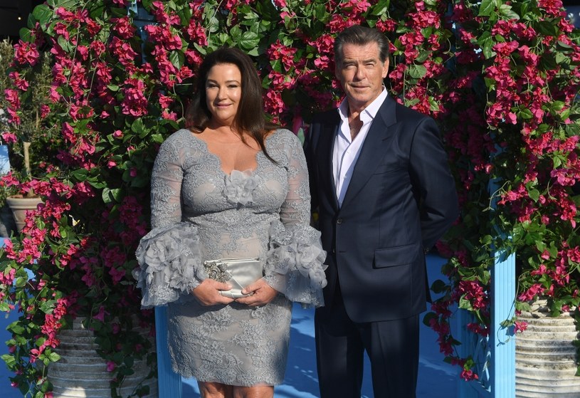 Żona Pierce’a Brosnana nie do poznania. Przeszła spektakularną metamorfozę