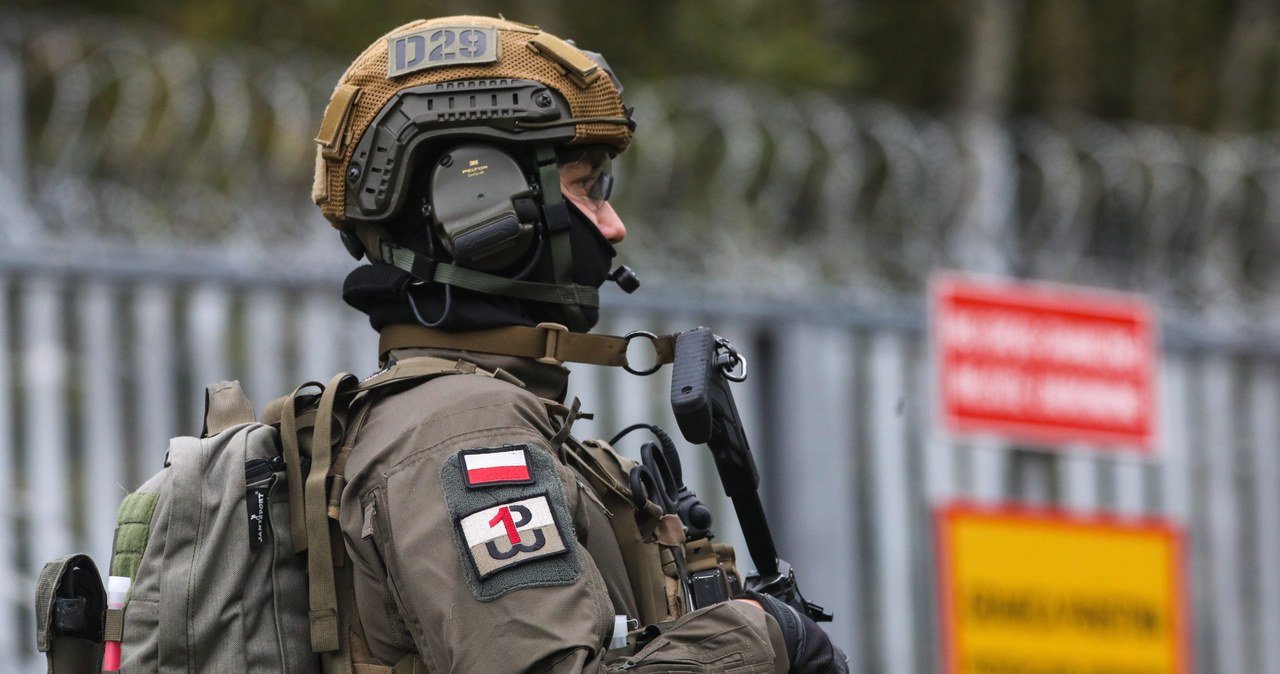 Kolejny incydent przy granicy z Białorusią. Uszkodzona karetka wojskowa