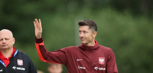 Selekcjoner Holandii o Lewandowskim: Zbyt drogi i zaawansowany wiekowo dla „Barcy”
