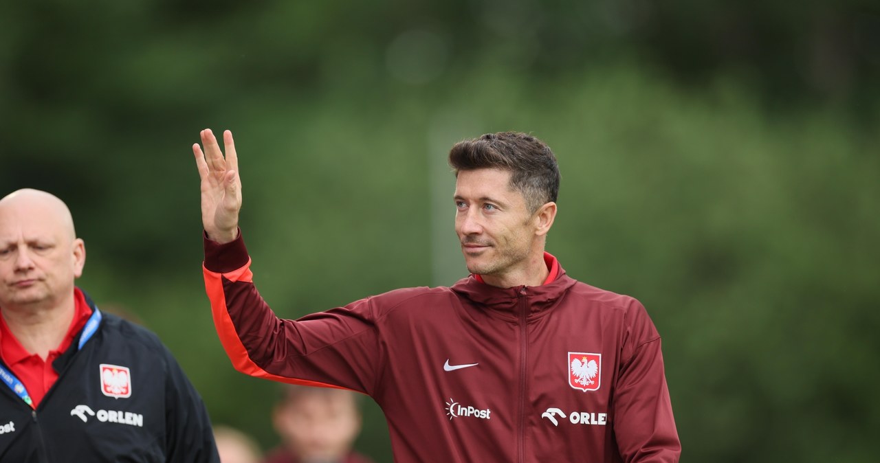Selekcjoner Holandii o Lewandowskim: Zbyt drogi i zaawansowany wiekowo dla „Barcy”