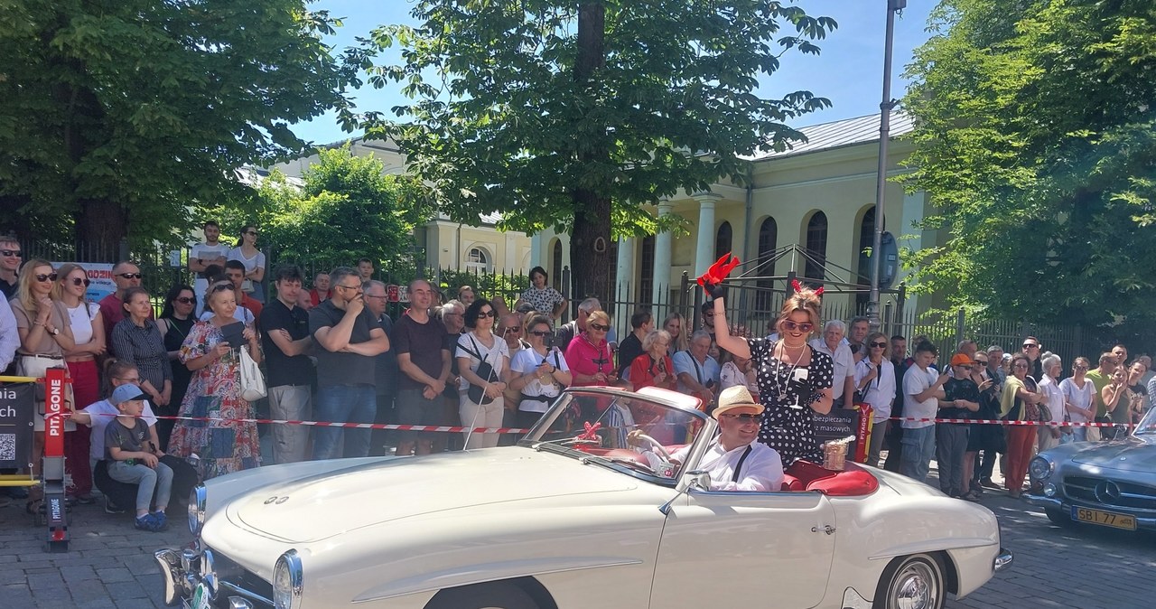 Podróż przez historię motoryzacji w Kielcach. Zlot zabytkowych mercedesów