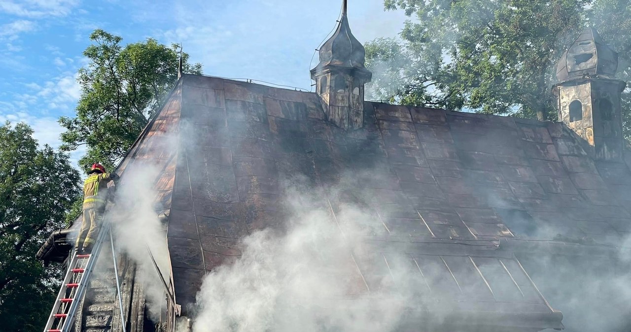 Pożar zabytkowego kościoła w Nowym Sączu. Spłonęło prezbiterium z XVII w.