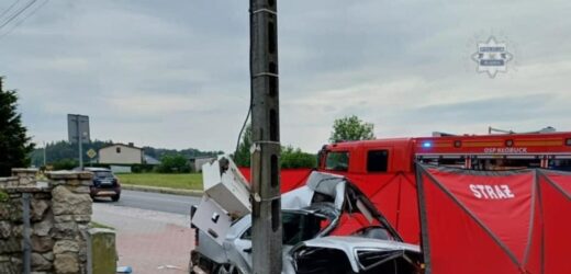 Mercedes uderzył w słup elektryczny. 18-latka zginęła na miejscu