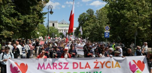 Ulicami Warszawy przeszedł Marsz dla Życia i Rodziny
