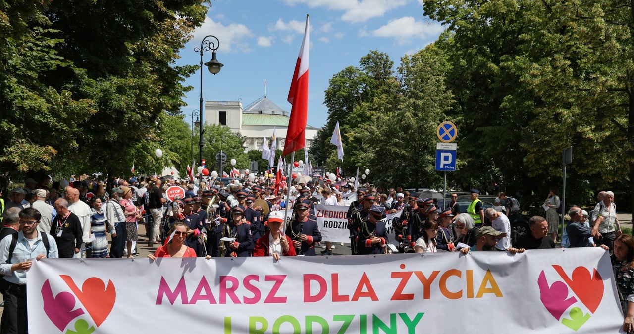 Ulicami Warszawy przeszedł Marsz dla Życia i Rodziny