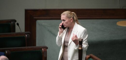 Religia w szkołach. Nowacka: Od września 2025 tylko jedna godzina
