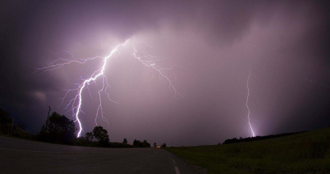 Nadciąga silny układ burzowy. Alerty drugiego stopnia