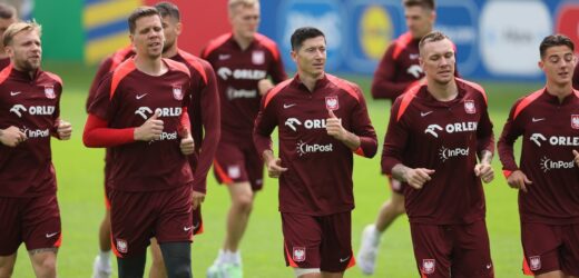 Polacy na trening dotarli rowerami. Lewandowski ćwiczył z całą drużyną