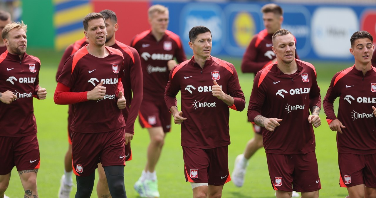 Polacy na trening dotarli rowerami. Lewandowski ćwiczył z całą drużyną