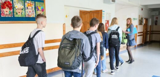 Od 1000 do 2540 zł. MEN ogłasza wsparcie dla części uczniów