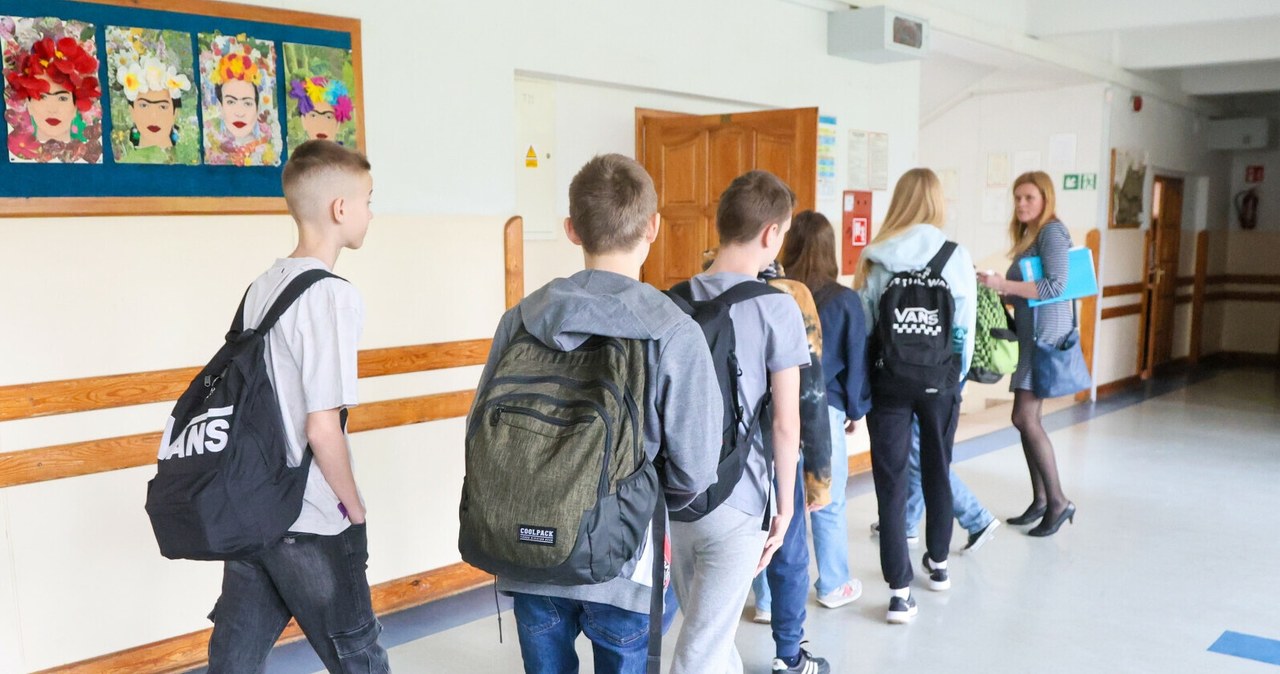 Od 1000 do 2540 zł. MEN ogłasza wsparcie dla części uczniów