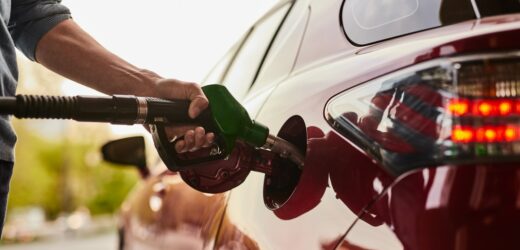 Ceny paliw spadają. „Pierwsze wakacyjne wyjazdy będą tańsze”
