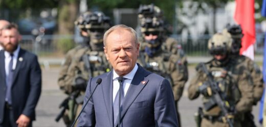 Tusk: Służby mundurowe będą mogły używać broni w sytuacji krytycznej