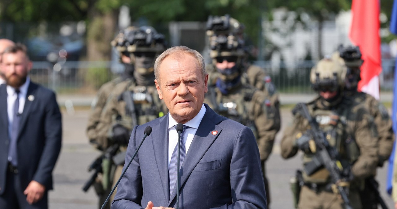 Tusk: Służby mundurowe będą mogły używać broni w sytuacji krytycznej