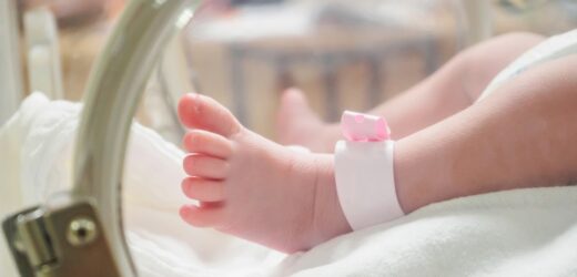 Skatowany noworodek w gorzowskim szpitalu. Zatrzymano rodziców i babcię