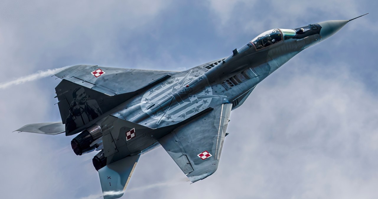 MiG-29 przekroczył barierę dźwięku. Uszkodzone dachy pod Malborkiem