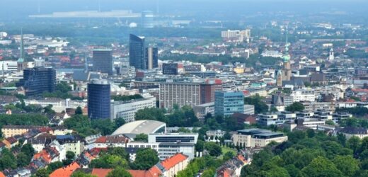Arena zmagań piłkarzy w trakcie Euro. Miasto urzeka także klimatem i zabytkami
