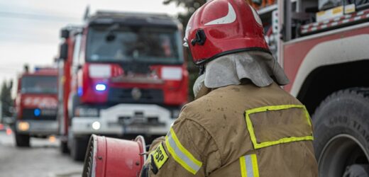 Pożar w stadninie koni niedaleko Krakowa. Jedna osoba nie żyje