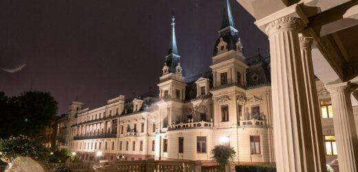 ​Łódzki Luwr i jego ogród wieczorową porą. Letnie spacery i oprowadzania w Muzeum Miasta Łodzi