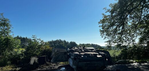Auto w płomieniach, dwie osoby zginęły. Tragiczny wypadek pod Kościerzyną