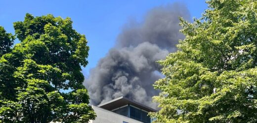 Kłęby dymu nad Kopenhagą. Pożar siedziby resortu podatków