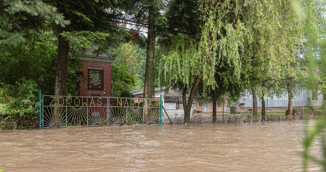 Burze nad Polską. Strażacy podali pierwsze dane