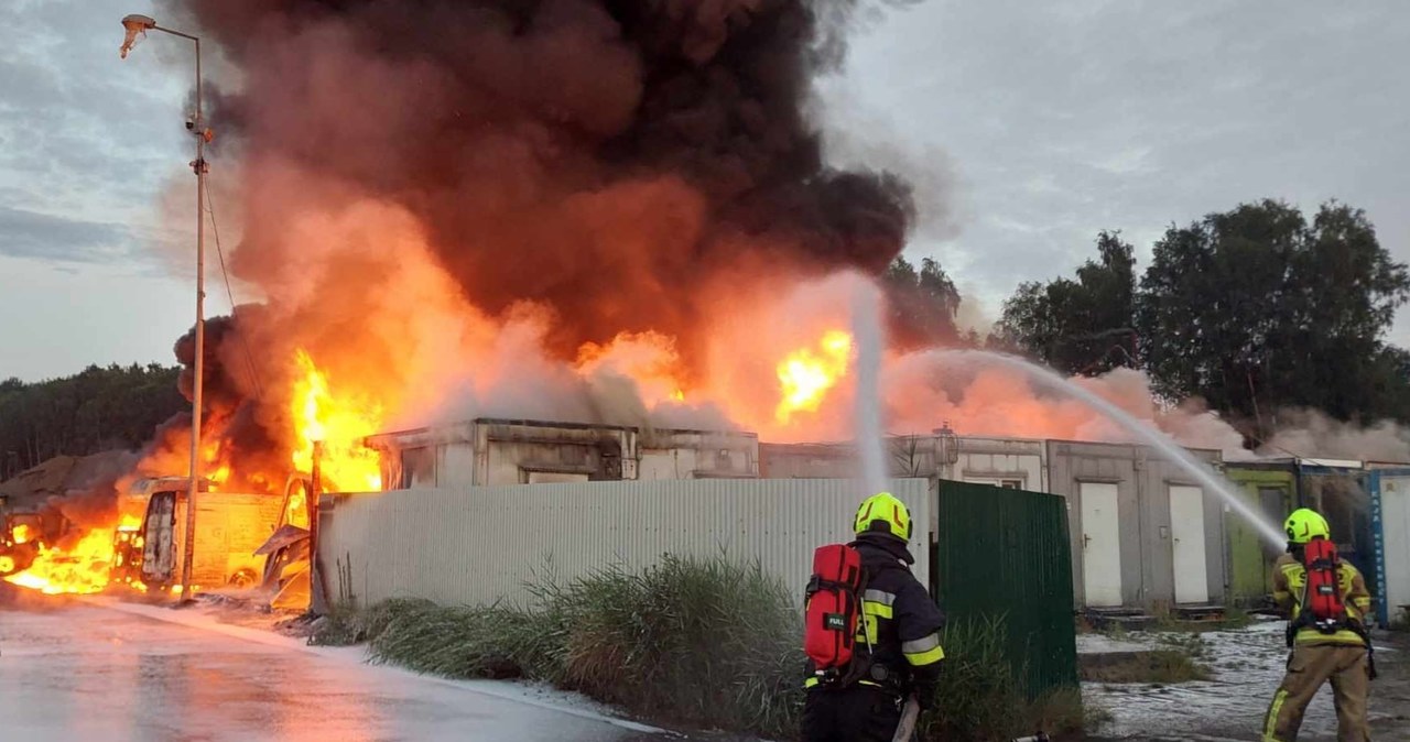 Pożar zbiorników z paliwem w Sławkowie. „Kilkanaście wybuchów”