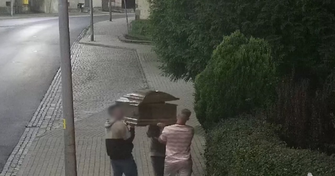 Postawili trumnę koło śpiącego kolegi. To miał być żart