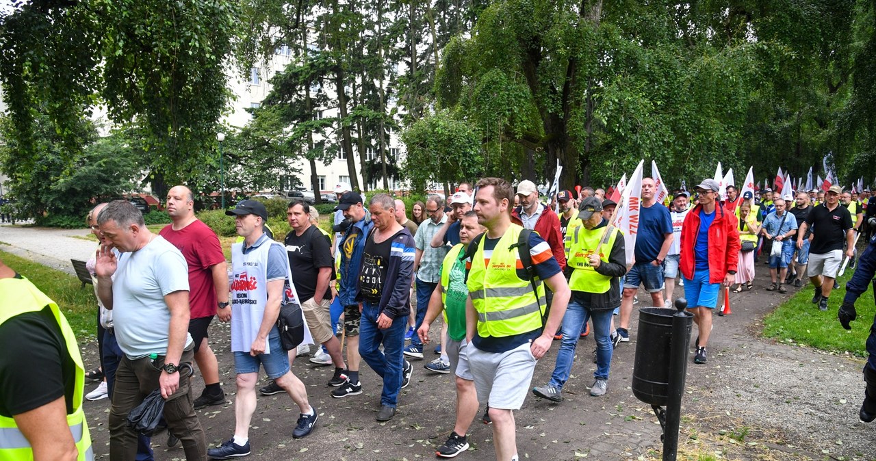 Górnicy, rolnicy i hutnicy protestowali w Warszawie. Mają konkretne żądania