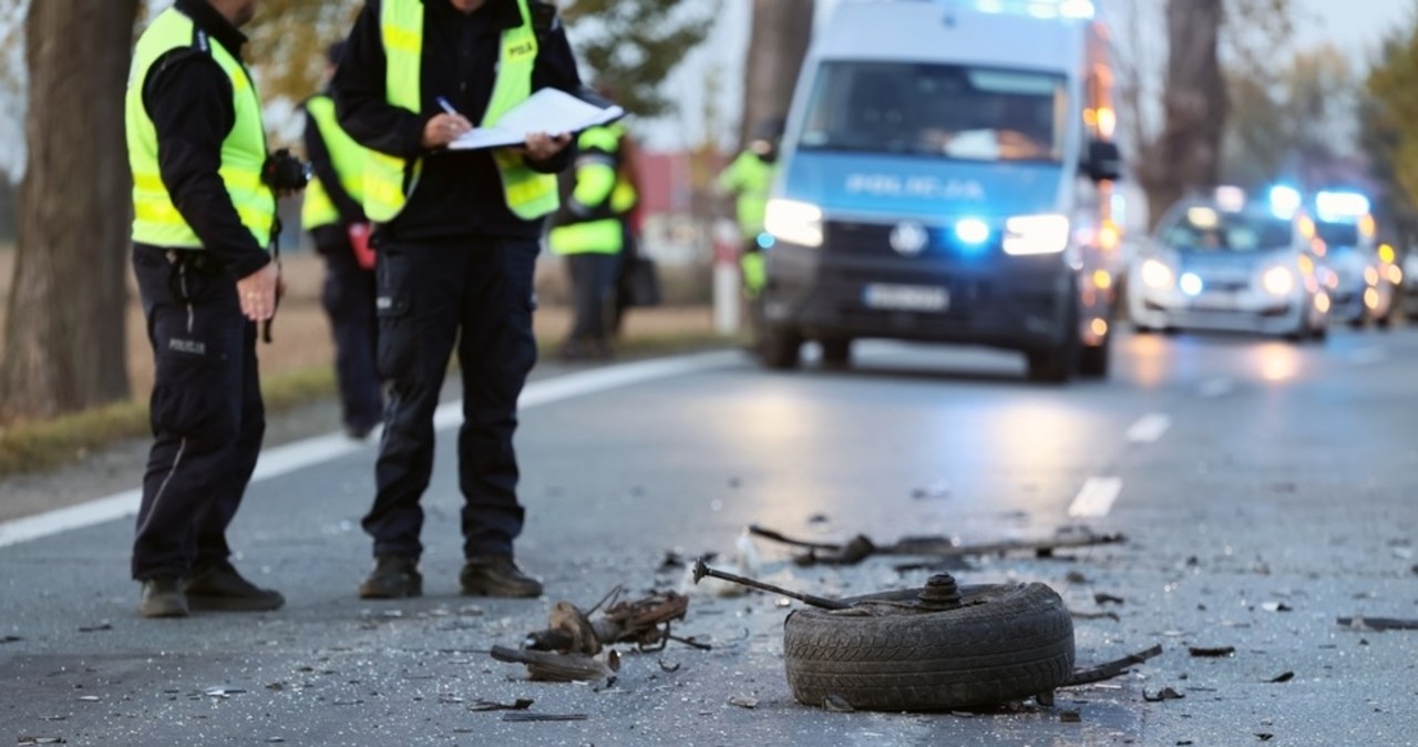 Jedna osoba nie żyje, siedem rannych. Wypadek busa przewożącego obcokrajowców