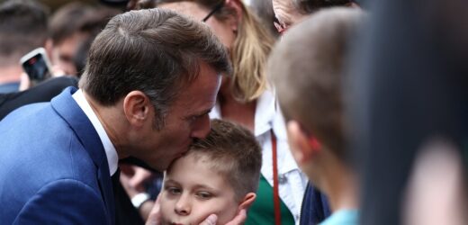 Emmanuel Macron nie składa broni przed II turą i apeluje o jedność