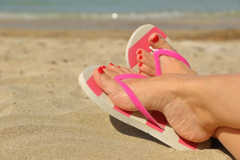 Najgorsze buty na lato. Eksperci ostrzegają przed nimi
